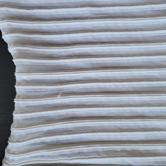 Ruffled Ribbed Sheer Zippered White Blouse - Picture 13 of 15